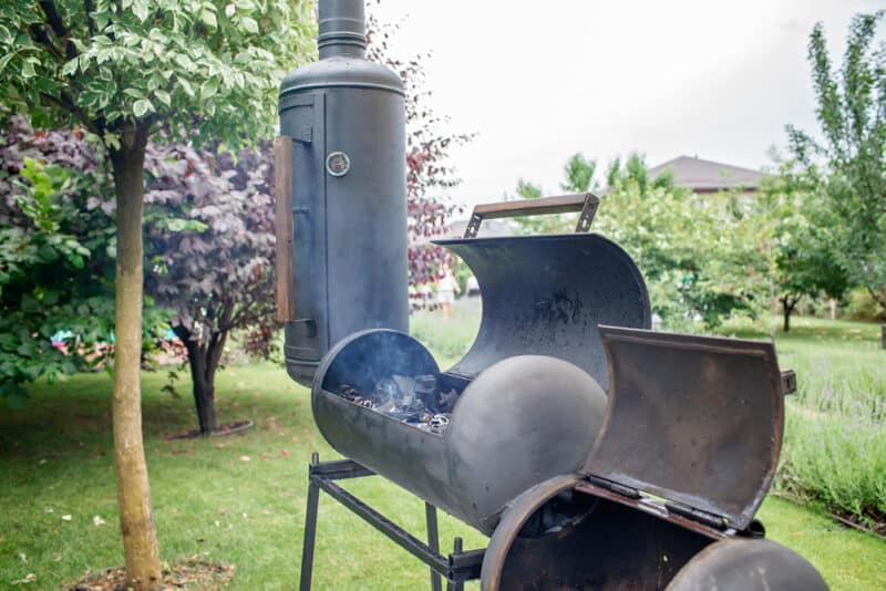 Smoker,Grill,In,Home,Backyard,,Container,With,Coal,,Smoke,Coming