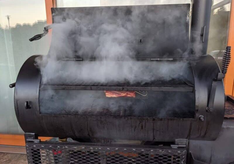 All About Vertical Water Smokers Fueled By Charcoal, Electric and Gas