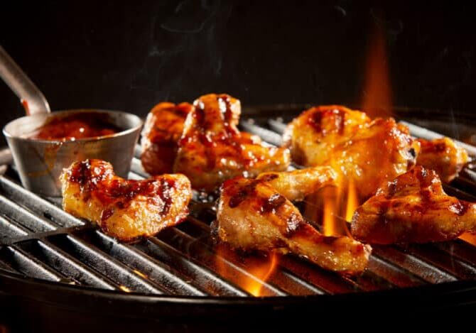 Spicy,Marinated,Chicken,Wings,And,Legs,Grilling,On,A,Summer
