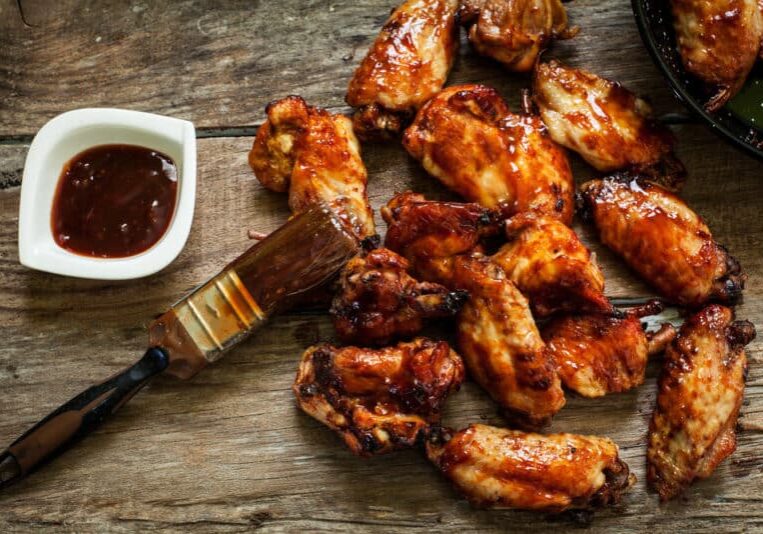 Bbq,Chicken,Wings,With,Sauce,For,Dip